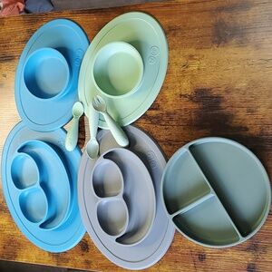 EZPZ plates and Bowls, silverware and Mushie bowl
